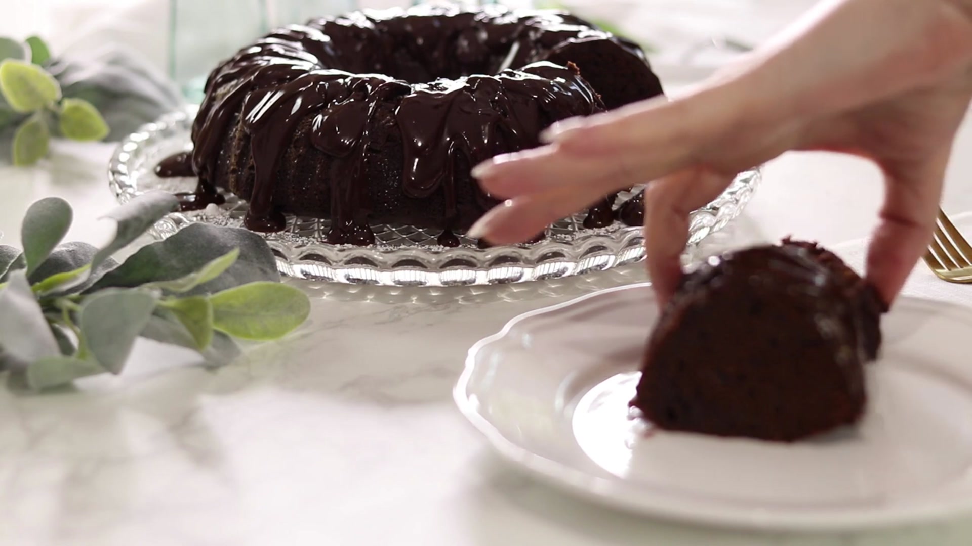 Video thumbnail for Chocolate Pound Cake with Sour Cream - Easy Chocolate Cake Recipe - A Chocolate Lover's Dream (720p 30fps)