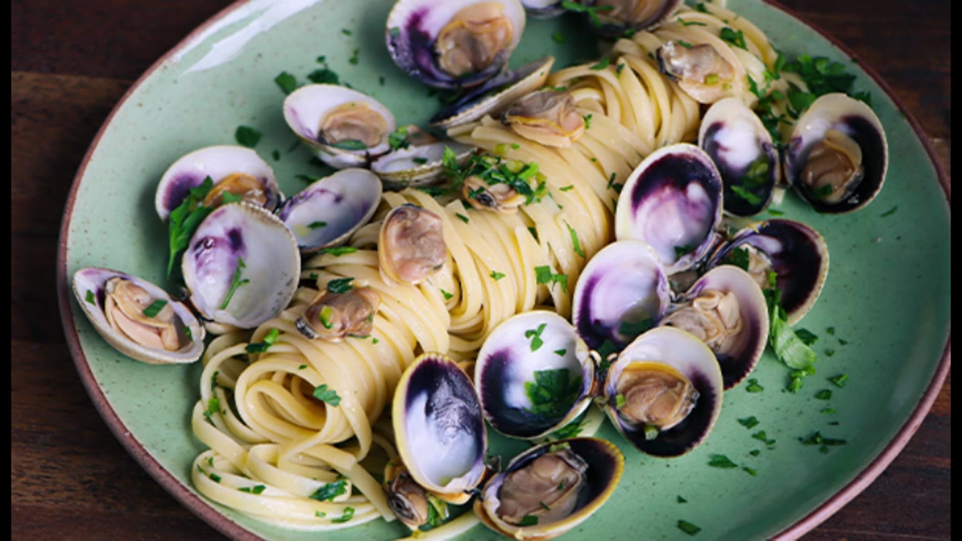 Video thumbnail for Italian vongole pasta