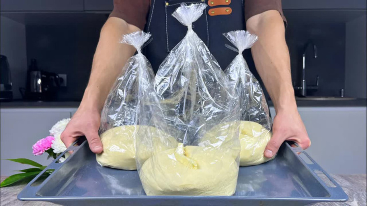 Video thumbnail for An incredible trick from an old baker!!! Place the dough in a plastic bag and bake in the oven