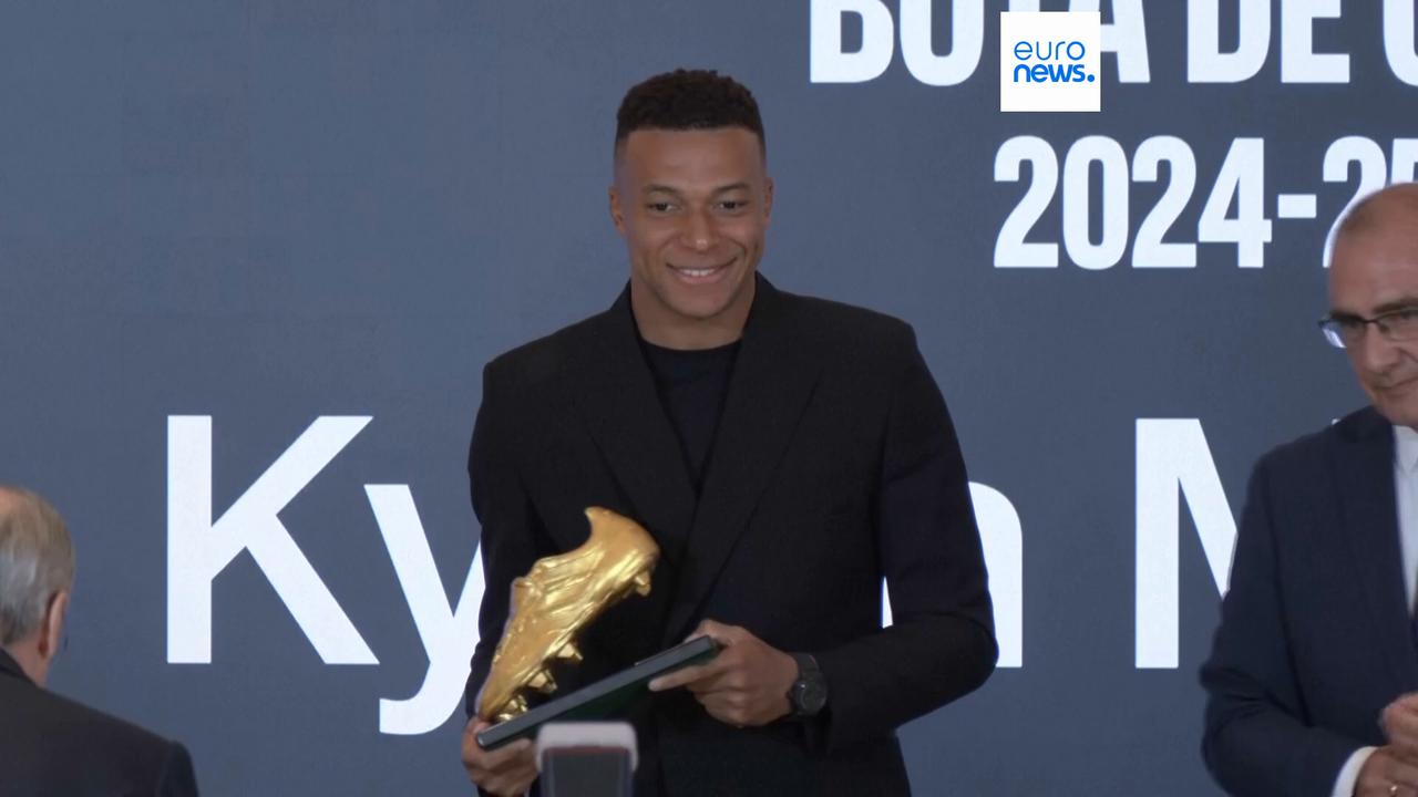 Video thumbnail for Watch: Mbappe receives 2024-2025 Golden Boot award