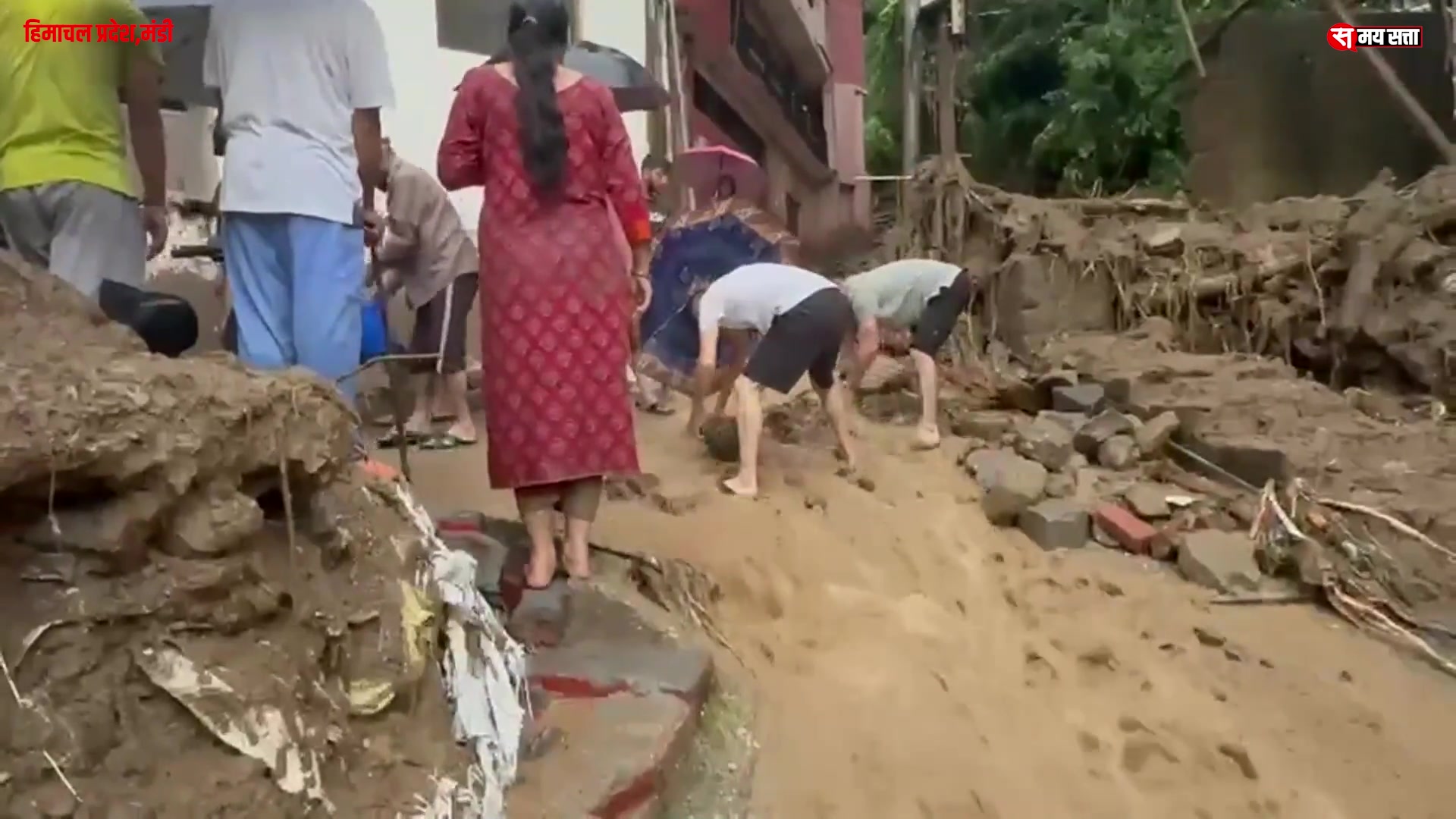 Video thumbnail for हिमाचल प्रदेश के मंडी में बारिश और बादल फटने से तबाही।