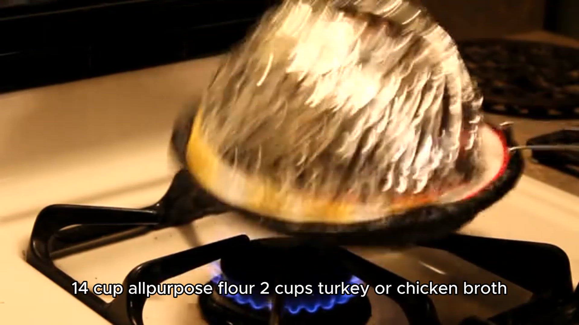 Video thumbnail for Turkey Gravy Recipe