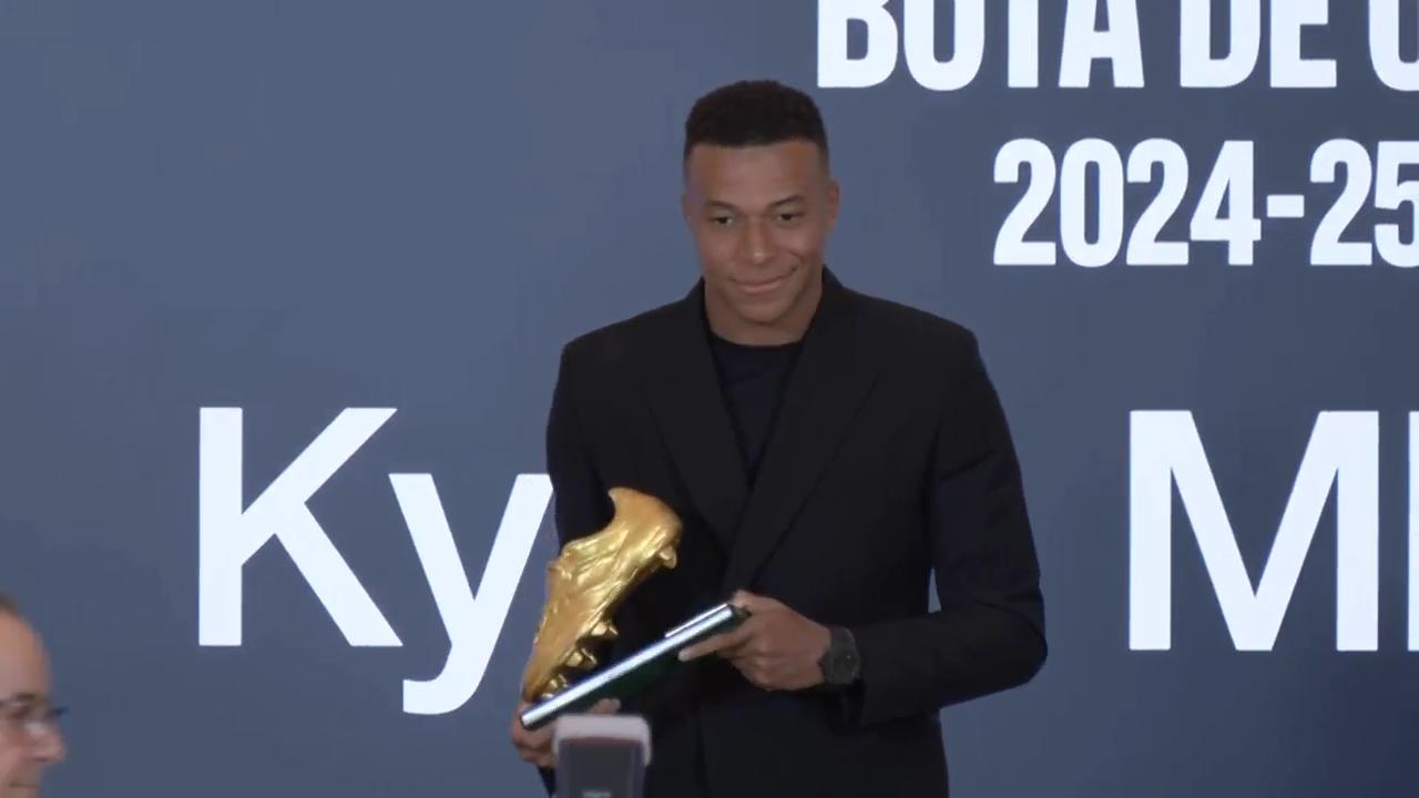 Video thumbnail for Moment: Mbappe receives 2024-2025 Golden Boot award