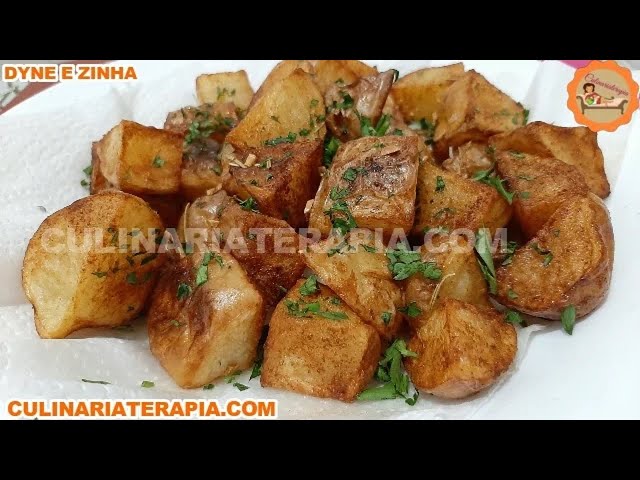 'Video thumbnail for O SEGREDO DA BATATA FRITA RÚSTICA CROCANTE MAIS SABOROSA DO QUE AS DE RESTAURANTES'