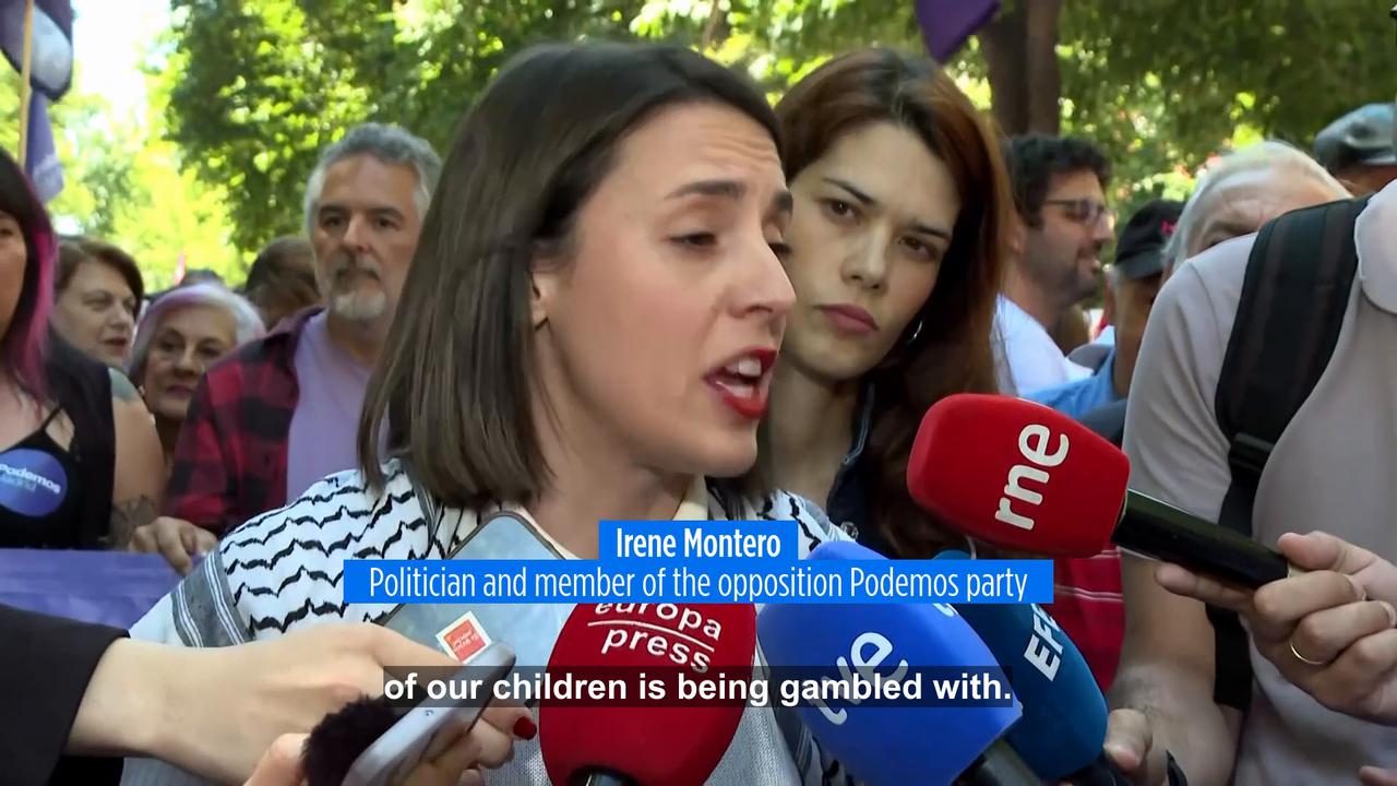 'Video thumbnail for Tens of thousands protest in Madrid against healthcare privatisation'