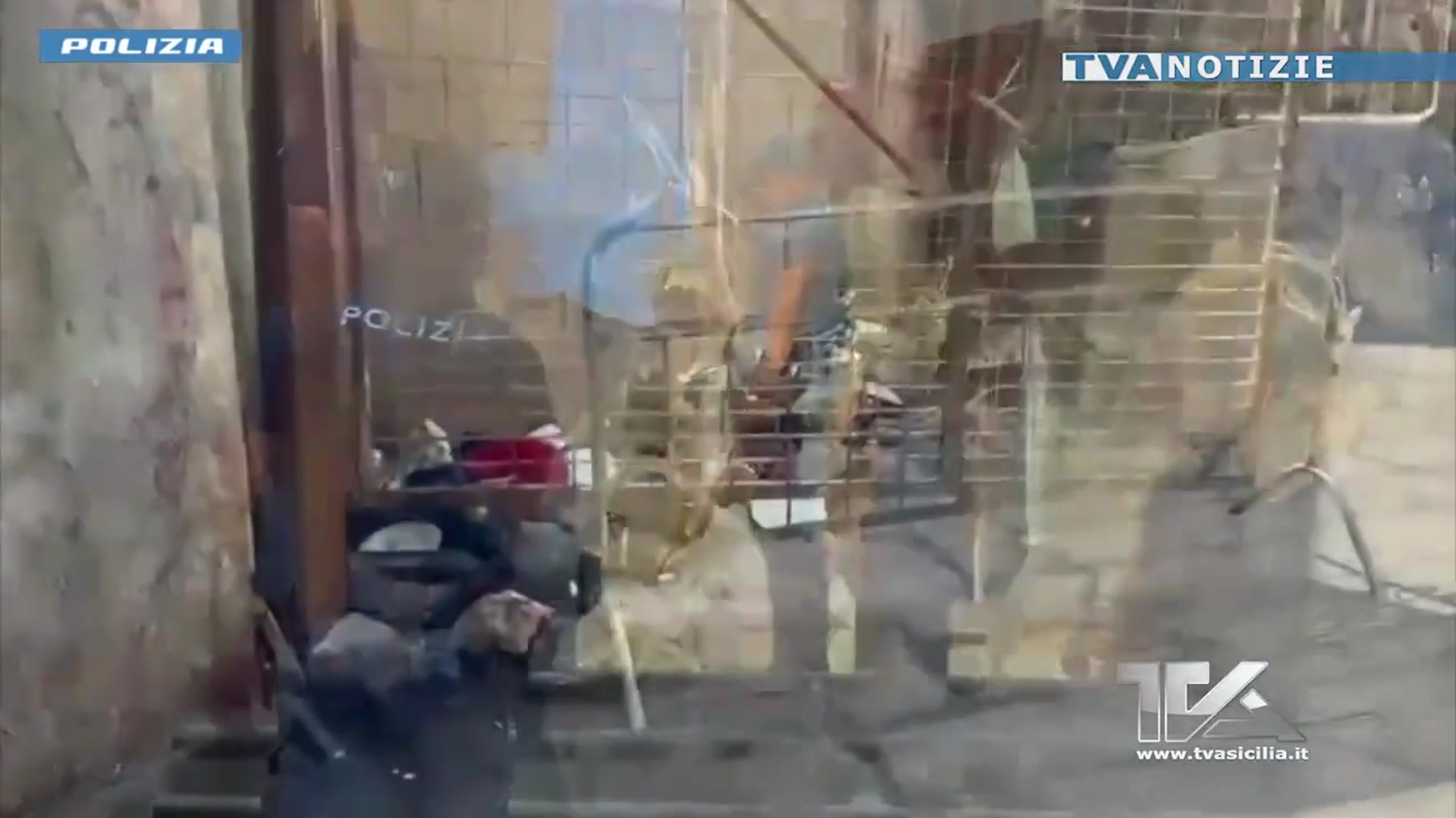 'Video thumbnail for San Berillo Vecchio, maxi operazione di Polizia contro degrado e illegalità a Catania: droga sequest'