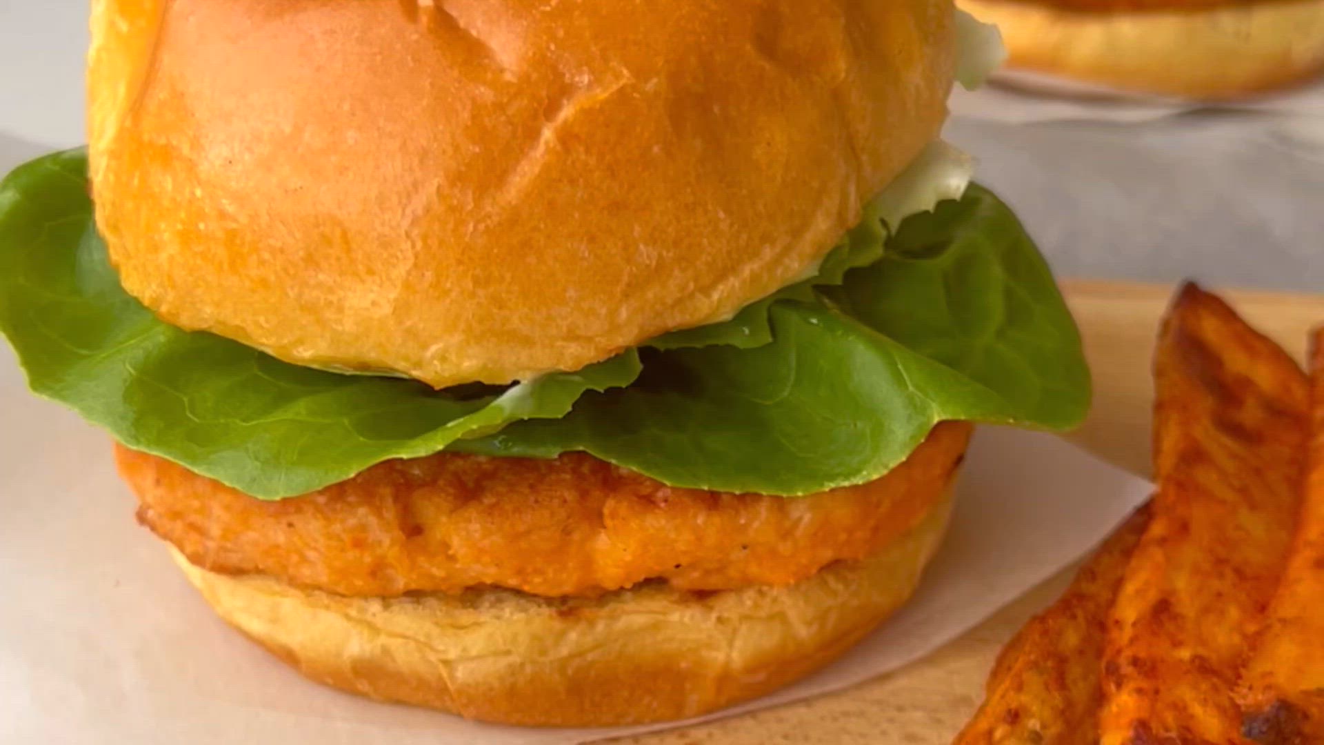 'Video thumbnail for EASY SALMON BURGERS'