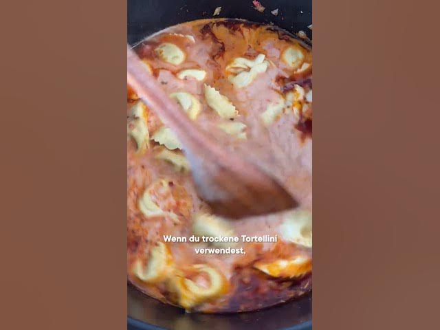 'Video thumbnail for Extra cremige 30-Min Tortellini Suppe? JAA! 🤤 #shorts'