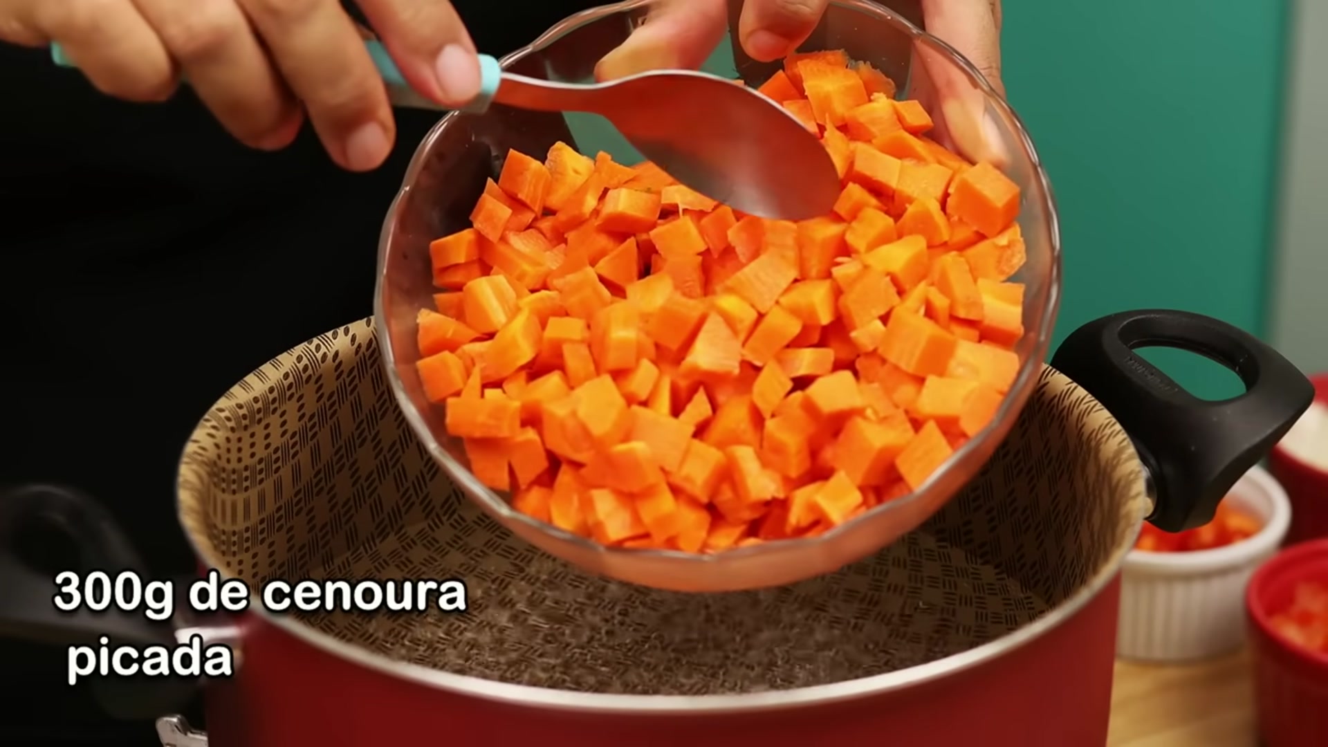 Video thumbnail for Salada de Maionese para o Natal Simples DELICIOSA Fácil e MUITO CREMOSA a MELHOR que já Fiz_(720P_HD)