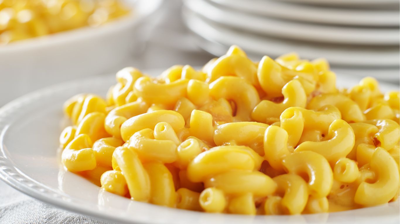 'Video thumbnail for Easy Recipe for Bacon Loaded Mac and Cheese'