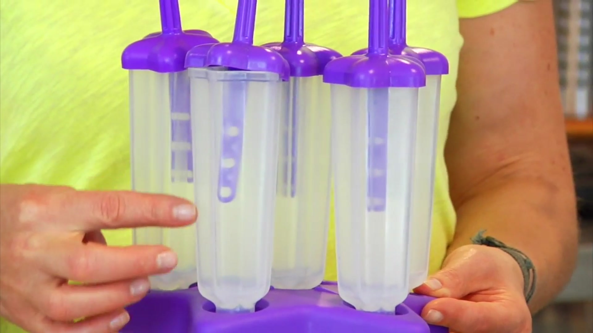 Video thumbnail for 31.Coconut Frozen Fruit Bars ¦ Clean & Delicious (720p 30fps)