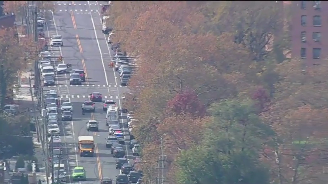 Video thumbnail for 4 found dead inside Bronx apartment, police say