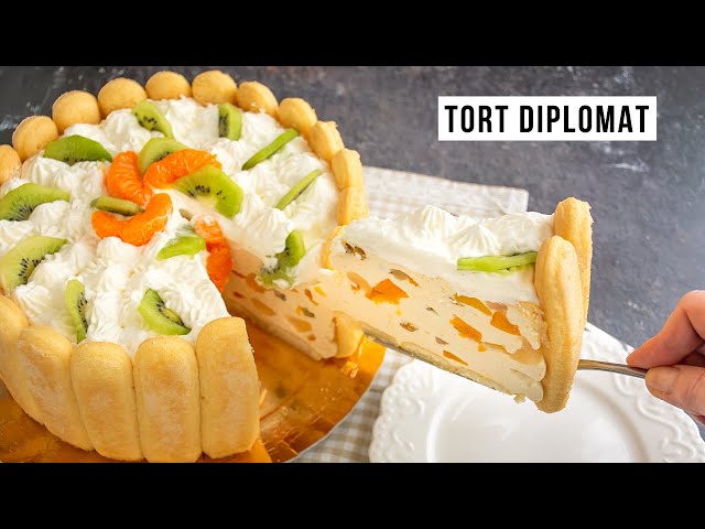 'Video thumbnail for Cum se face un tort Diplomat cu fructe și frișcă. Rețeta explicată pas cu pas | Bucate Aromate'