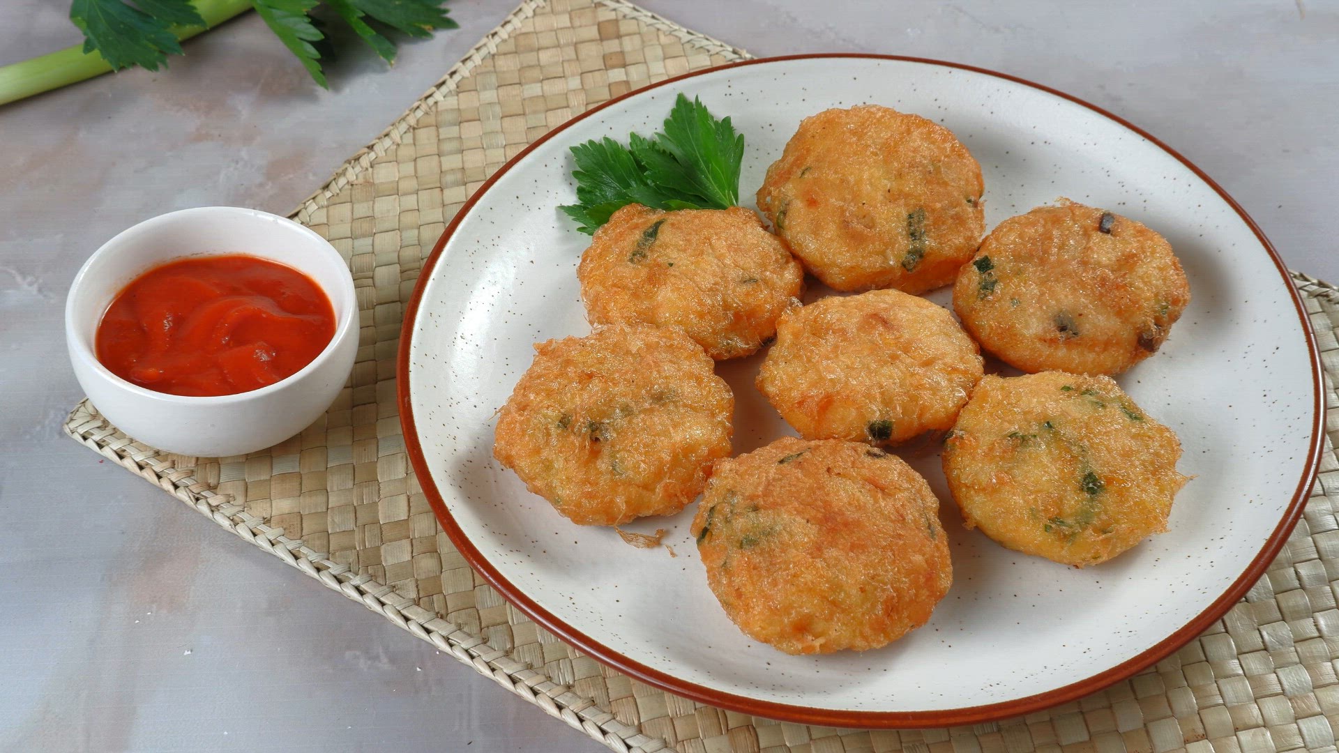 'Video thumbnail for Spicy Fried Mashed Potato Balls with Green Sauce Recipe'