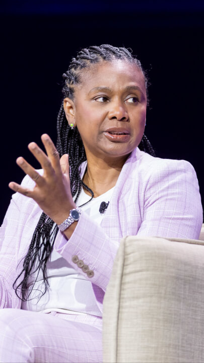 Video thumbnail for What time do top execs start working?