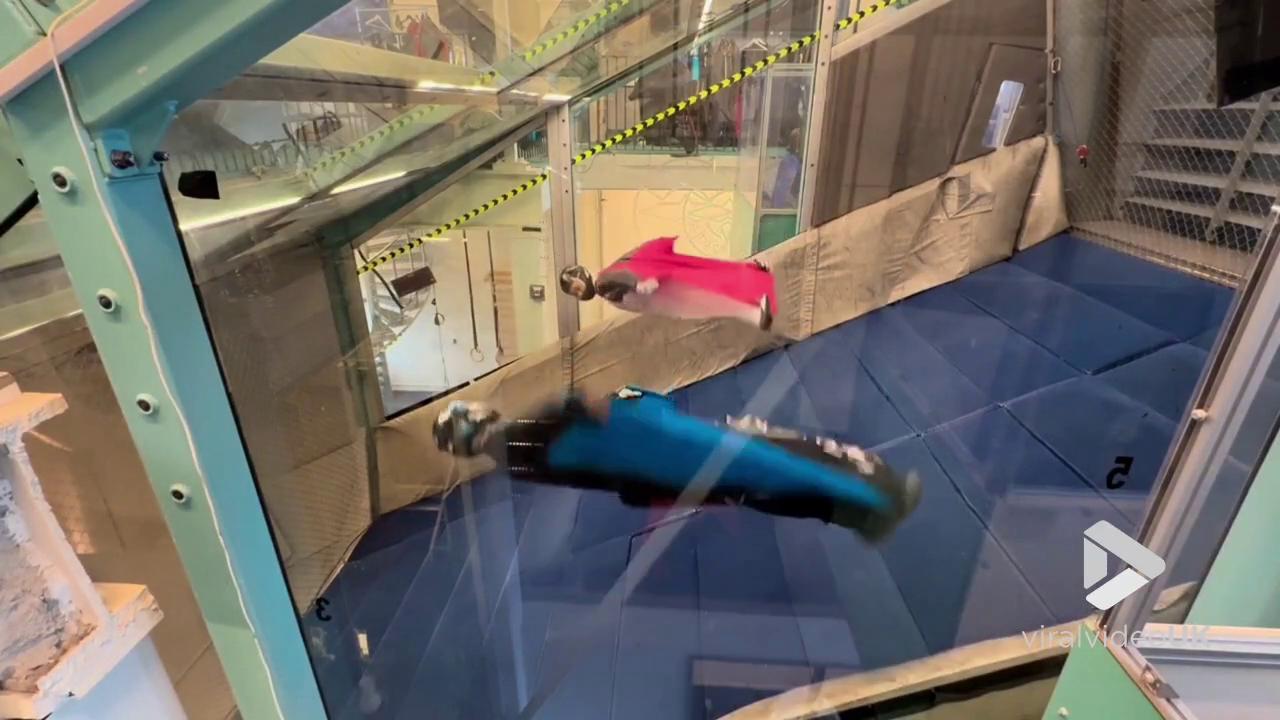 Video thumbnail for VV4992 Wing suit display entertains mallgoers