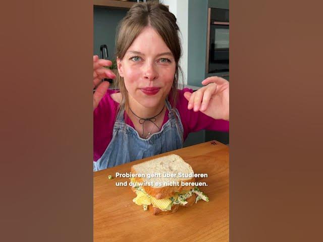 'Video thumbnail for Pulled-Chicken-Sandwich mit crispy Chips? Na klar! #yummy #foodie #rezept #kochen #shorts'