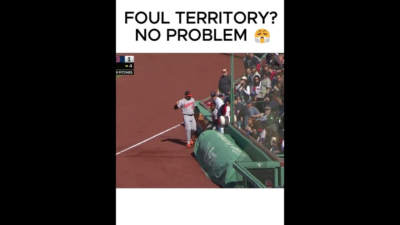 Video thumbnail for Tony Kemp Covers HALF the Field for This Catch 😳