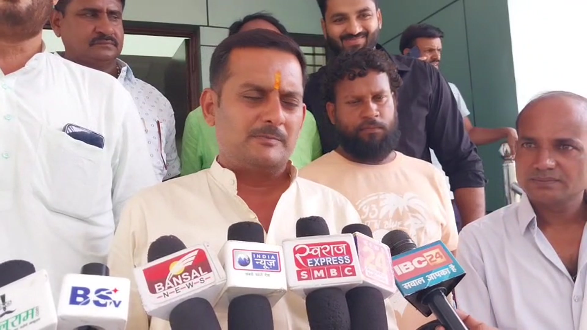'Video thumbnail for हवा की शुद्धता के नाम पर करोड़ों का घोटाला: कांग्रेस ने EOW से की जांच की मांग'
