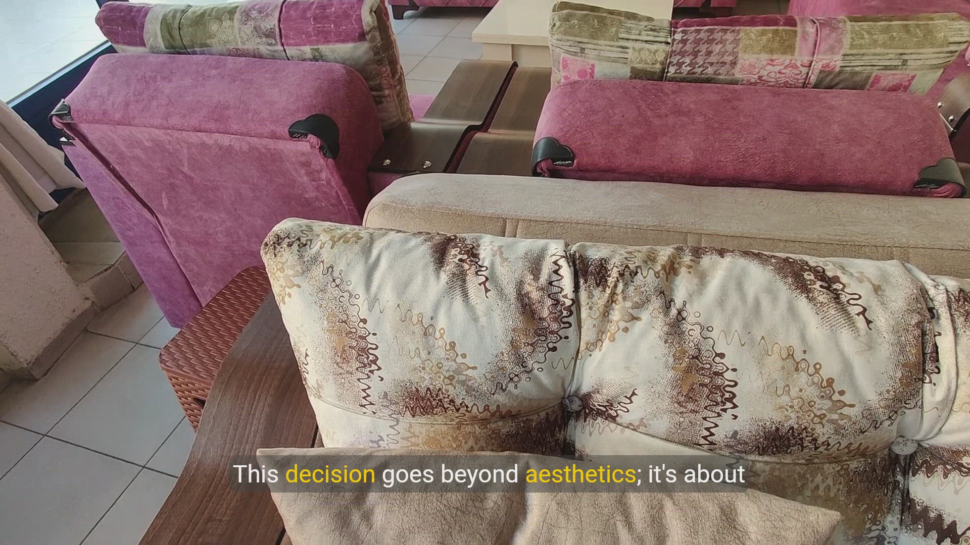 'Video thumbnail for Perfect Table Colors for Your Brown Leather Couch'
