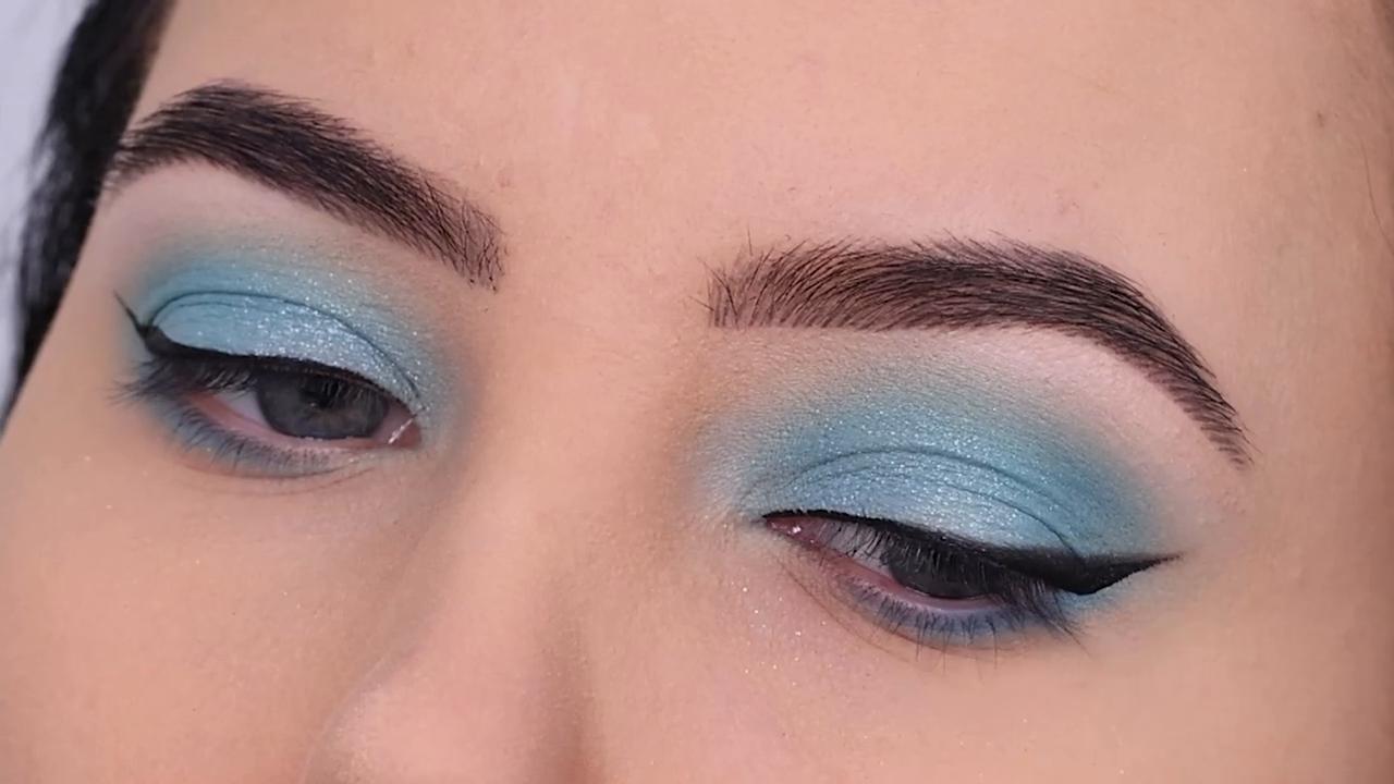 Video thumbnail for Get the Look: Flawless Soft Blue Eye Makeup + Smokey Eyeliner