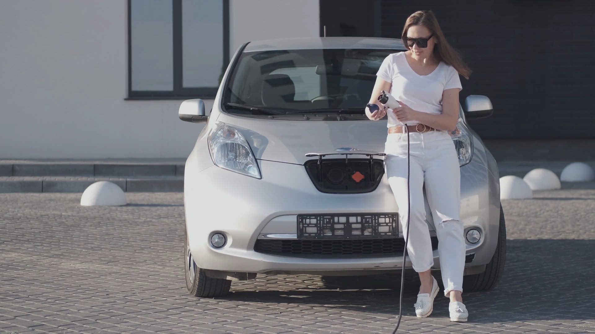 'Video thumbnail for Why is My AA Battery Charger Blinking Red? [Reasons, Solutions]'