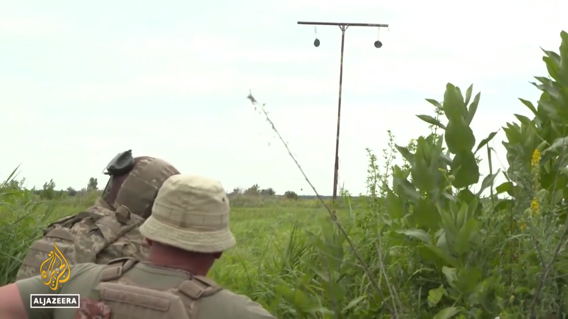 'Video thumbnail for Ukraine offers cash incentives to lure young recruits amid troop shortages'