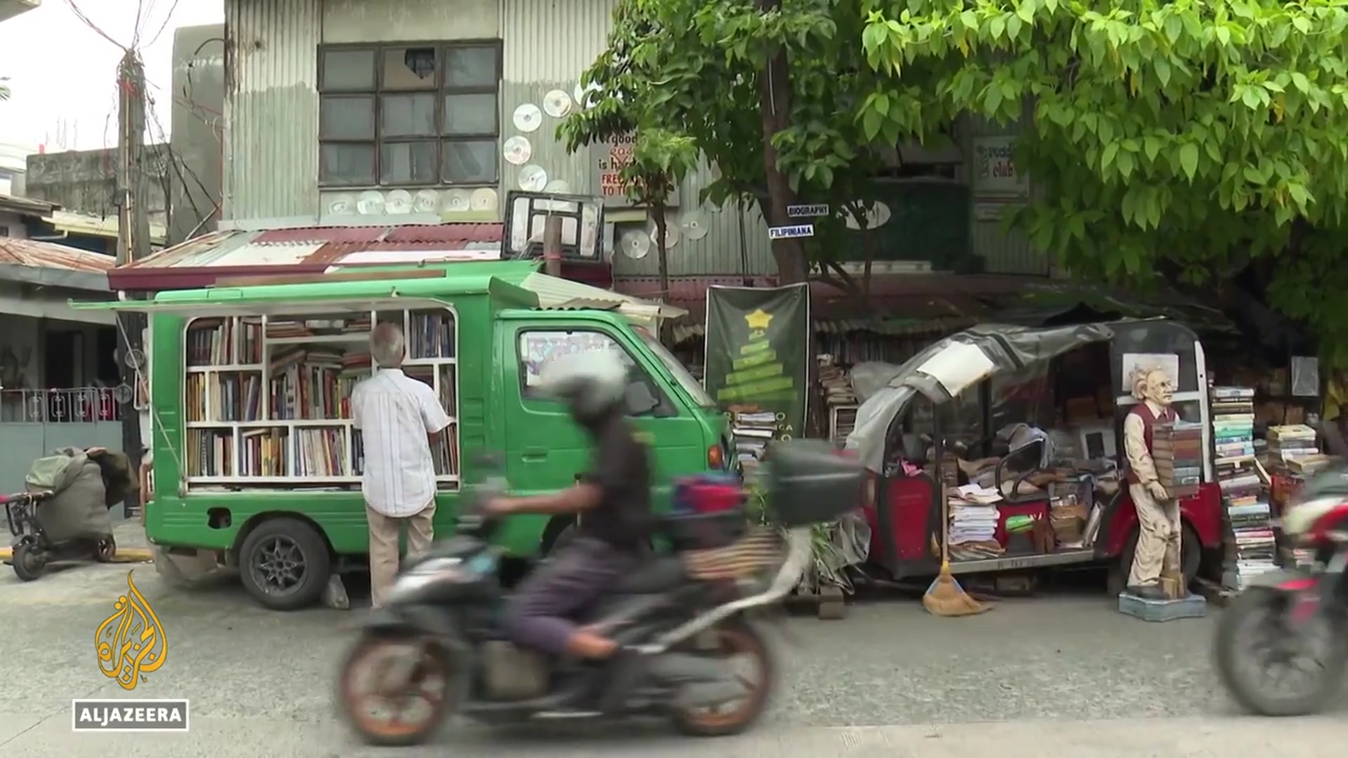 'Video thumbnail for Filipino retiree’s home-turned-library inspires children to read'