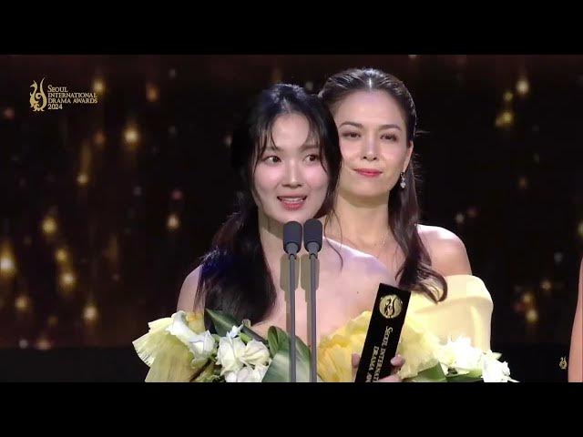 Video thumbnail for [ENG SUB] kim hye yoon and byeon woo seok Win most popular artist award at seoul international award