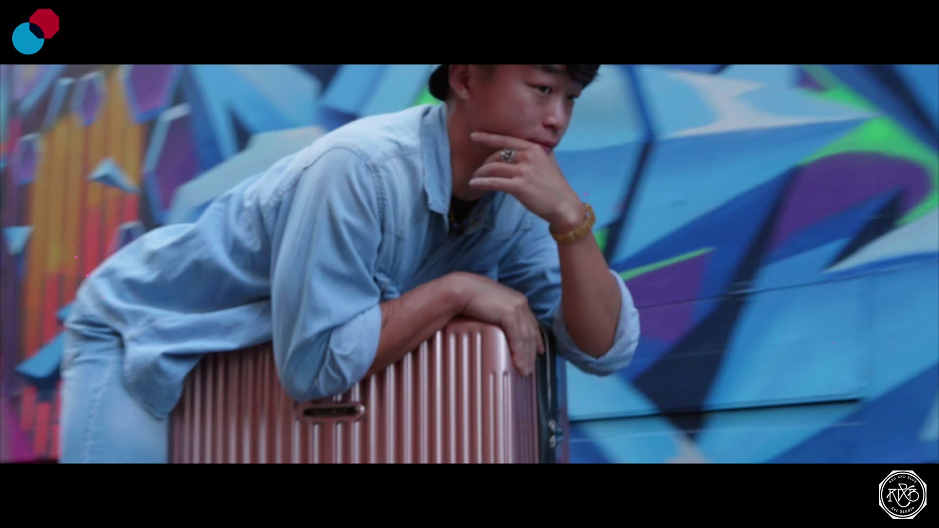 Video thumbnail for 二代版 毓 NaSaDen納莎登新無憂霧面髮絲紋拉鍊行李箱【卡爾賽粉】