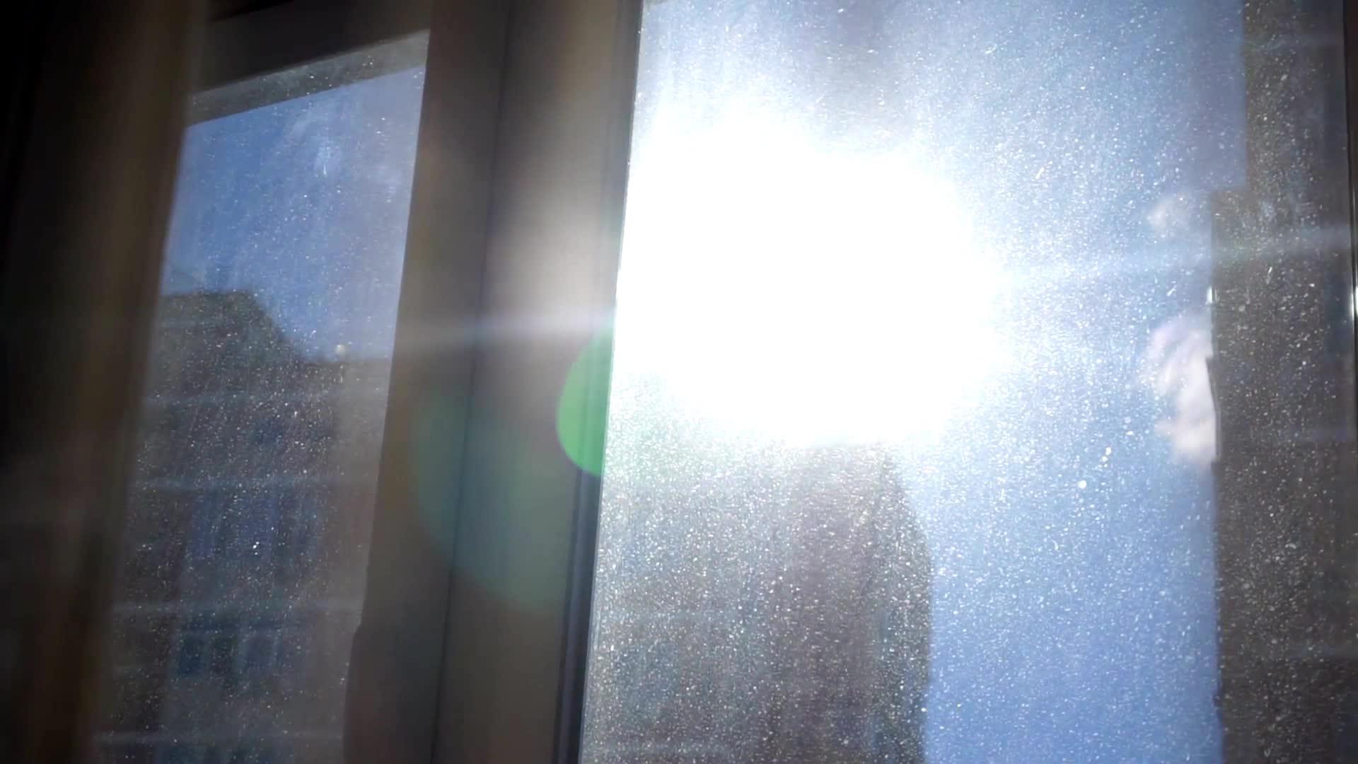 Video thumbnail for Can Ozone Remove Dust or Allergens? (Not Exactly — Here's Why)