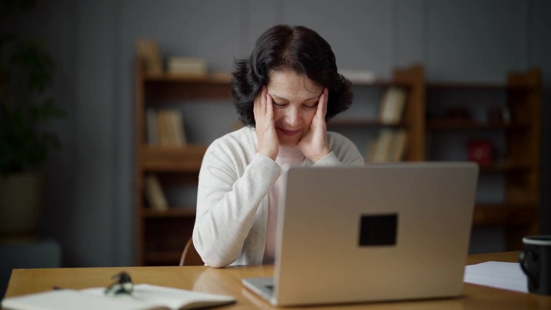 Video thumbnail for Chair_Yoga_Overhead_Stretch