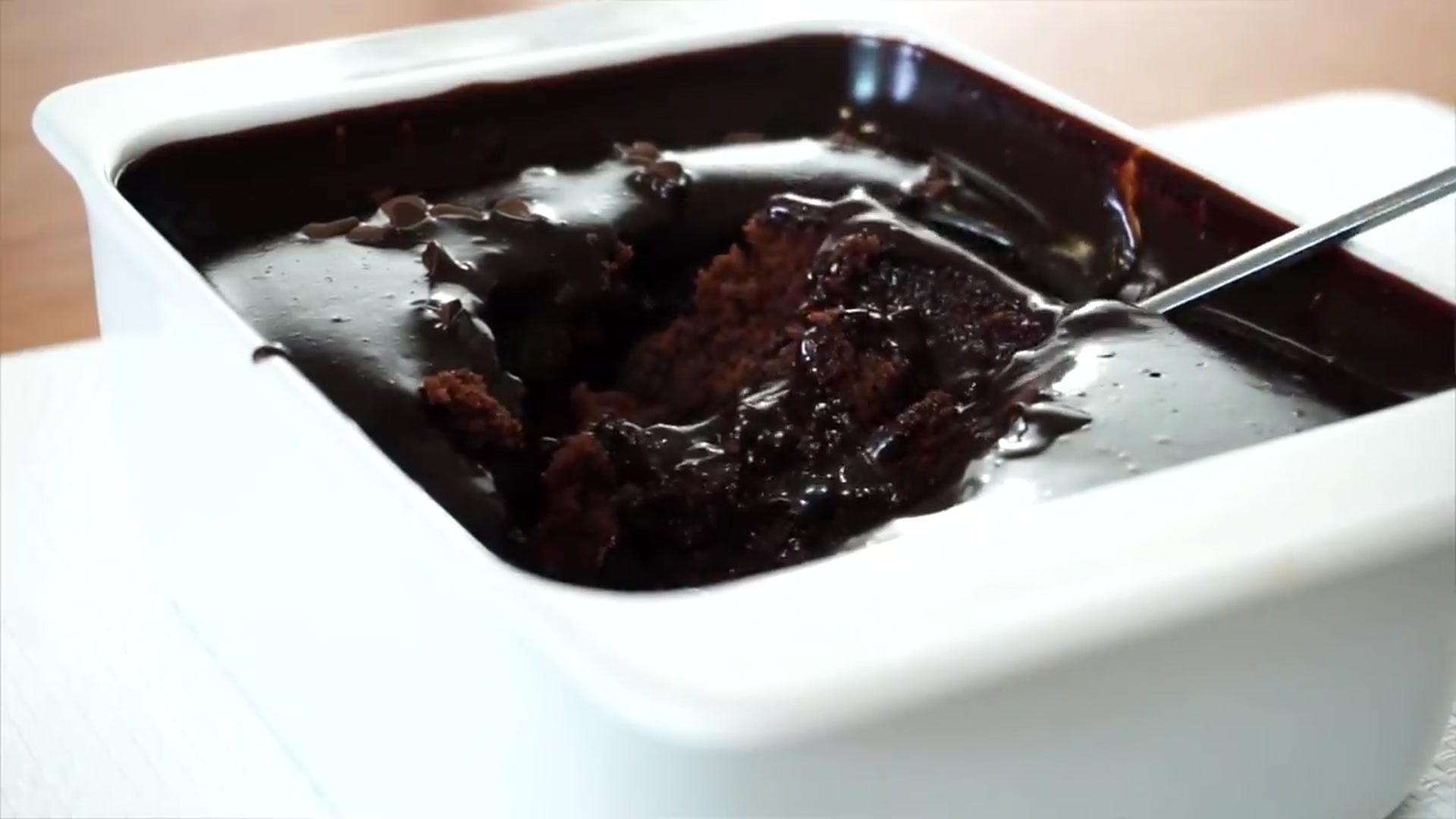 Video thumbnail for CHOCOLATE OVERLOAD CAKE_ Brigadeiro Cake w_ Sweetened Condensed Milk Topping(720P_HD)