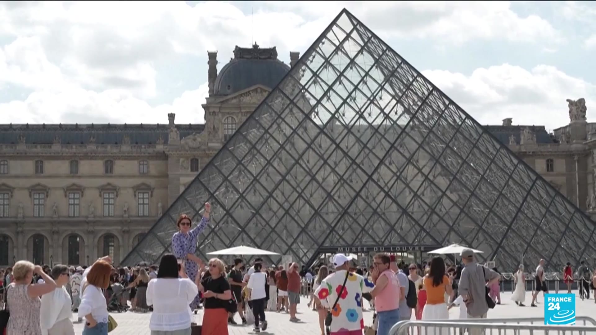 'Video thumbnail for Red alert: Soaring temperatures prompt stay-home warnings across Europe'