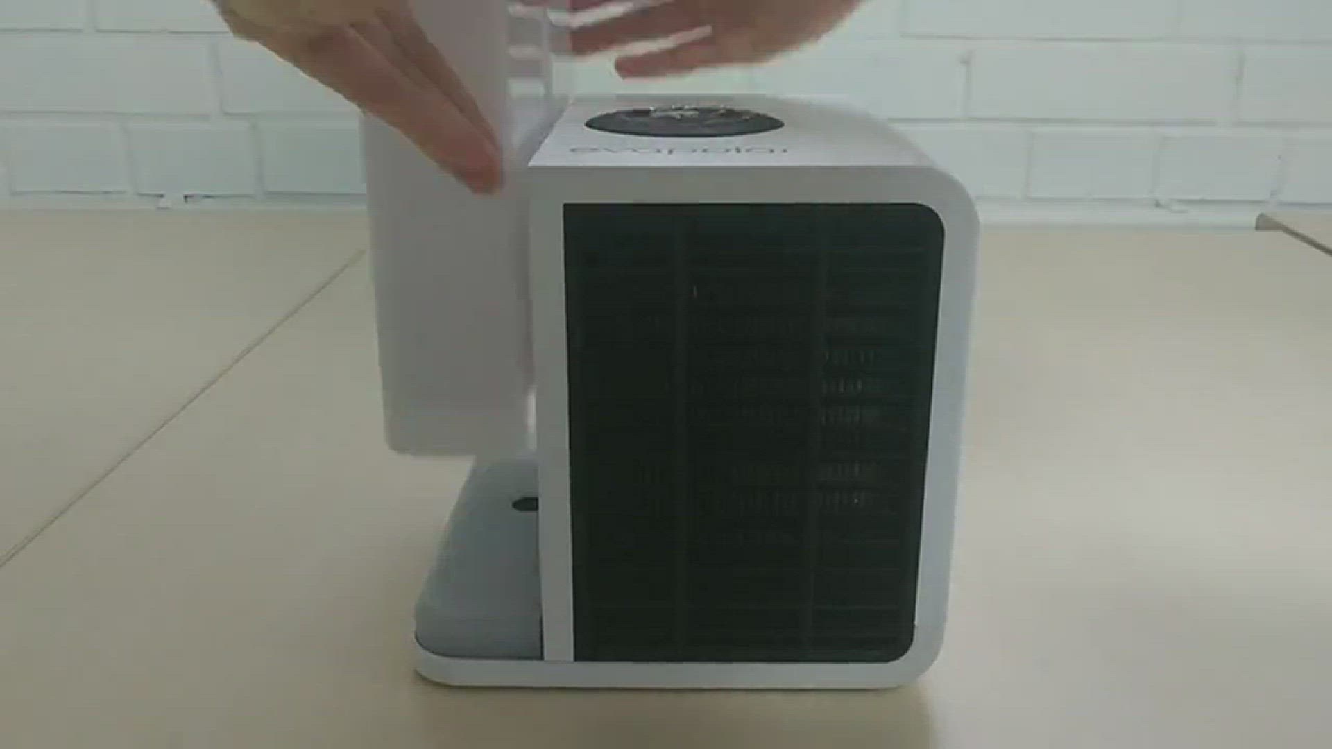 'Video thumbnail for Evapolar EvaLIGHT Plus EV-1500 Personal Evaporative Air Cooler and Humidifier_Portable'