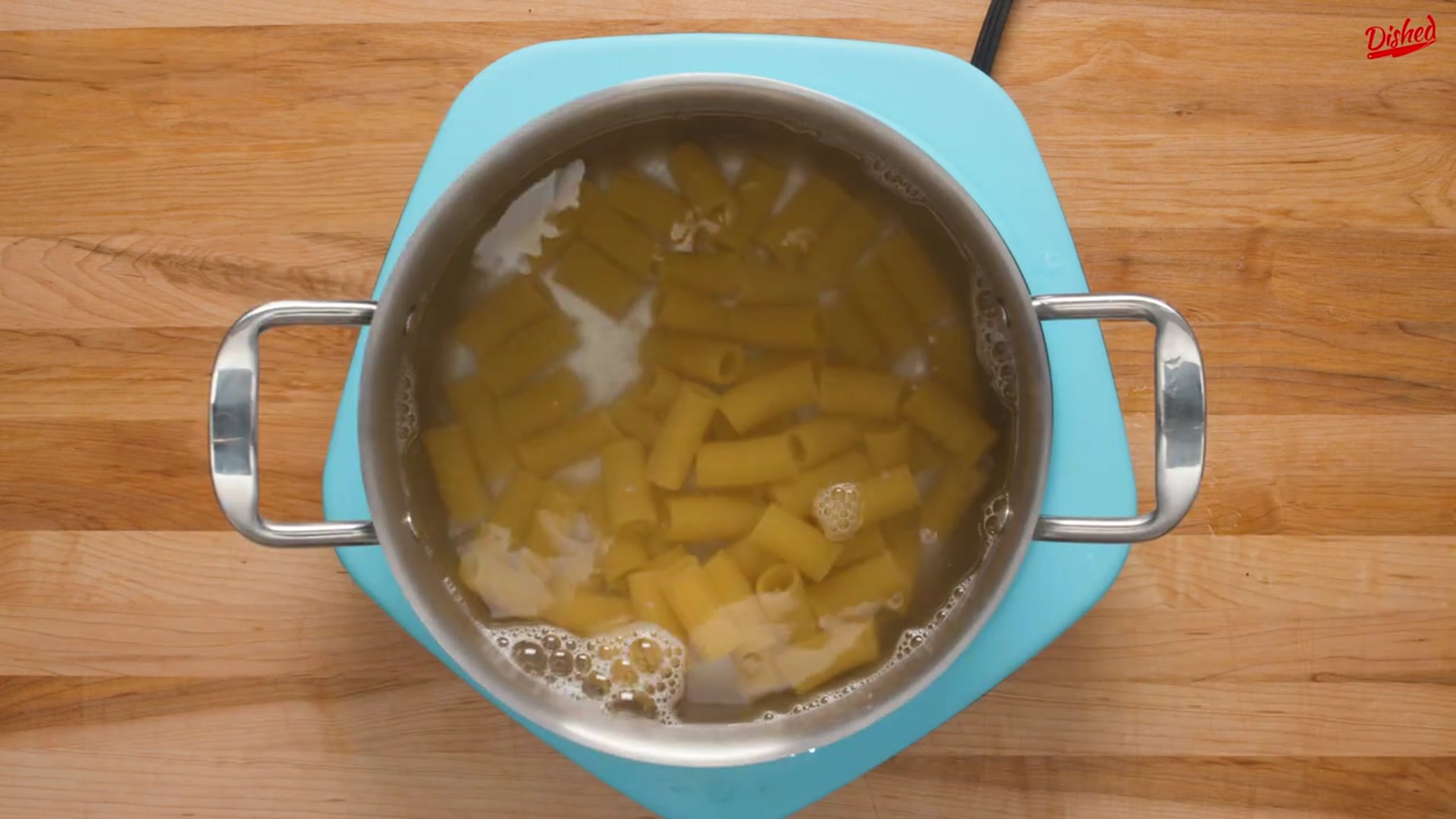 Video thumbnail for We Made The Feta Pasta From Tiktok - Trying The Viral Tiktok Recipe! (720p 24fps)