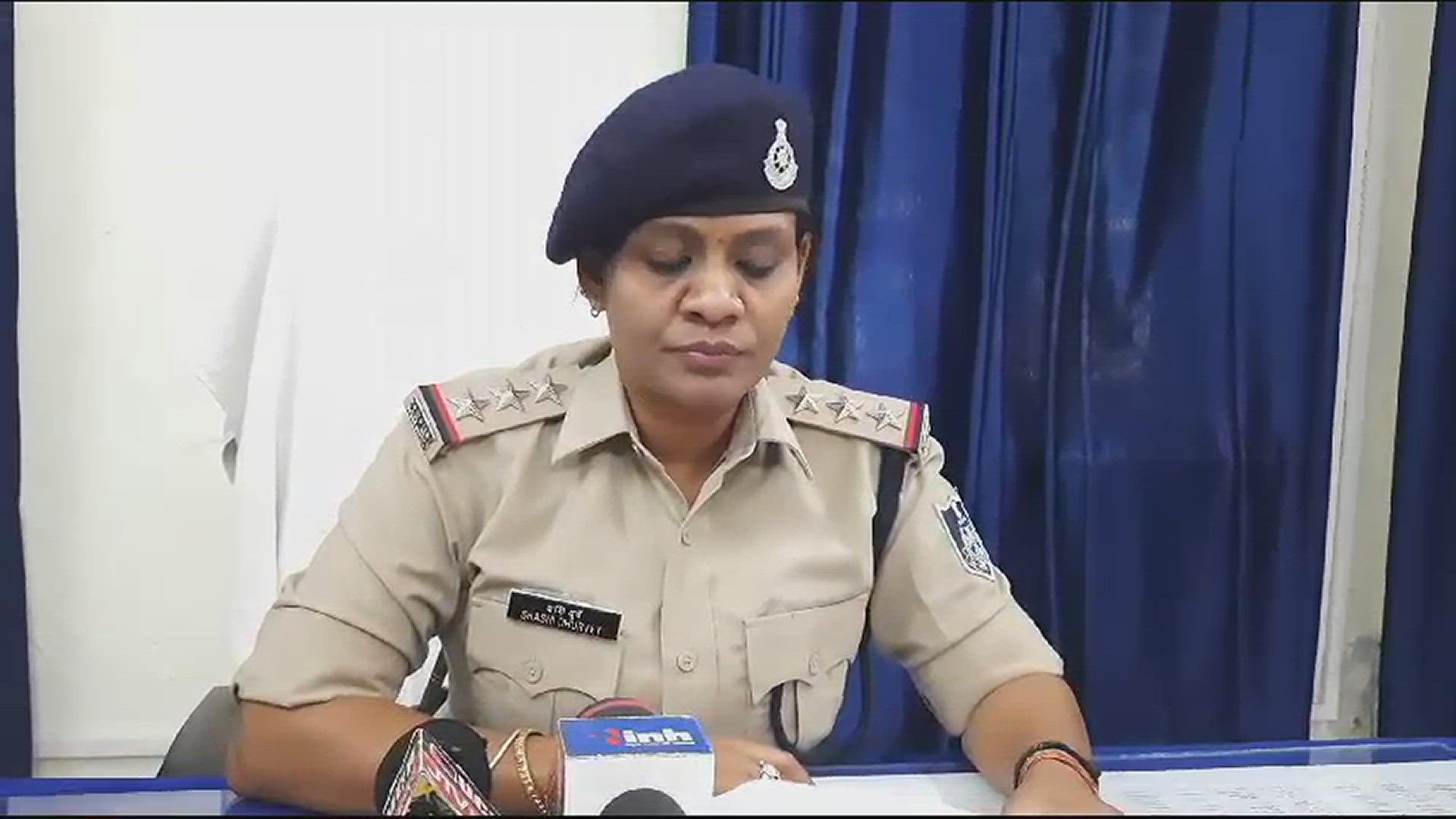 'Video thumbnail for जीआरपी पुलिस ने 12 मोबाइल के साथ ट्रेन में चोरी करने वाले शातिर चोर को किया गिरफ्तार'