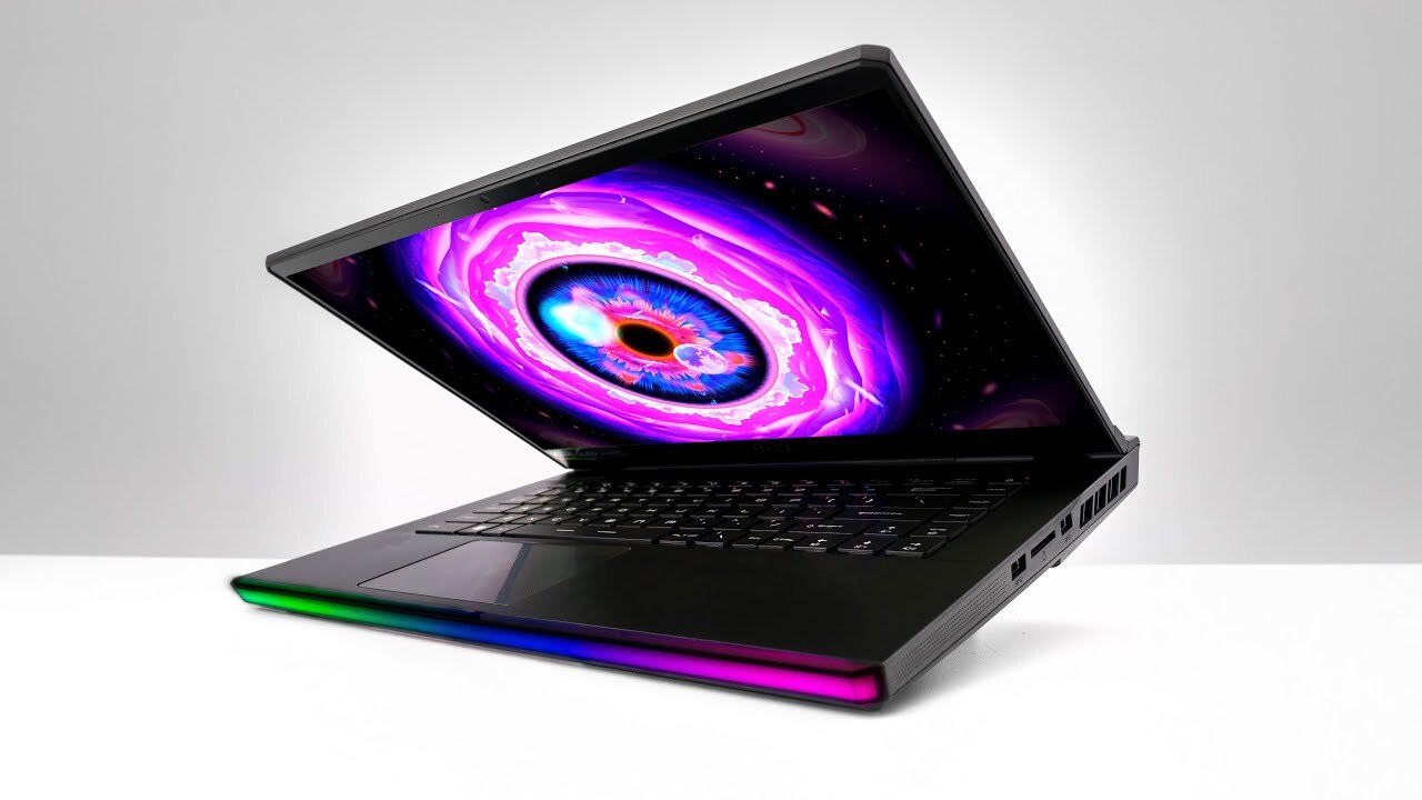 'Video thumbnail for MSI Raider GE67 HX Gaming Laptop Unboxing'