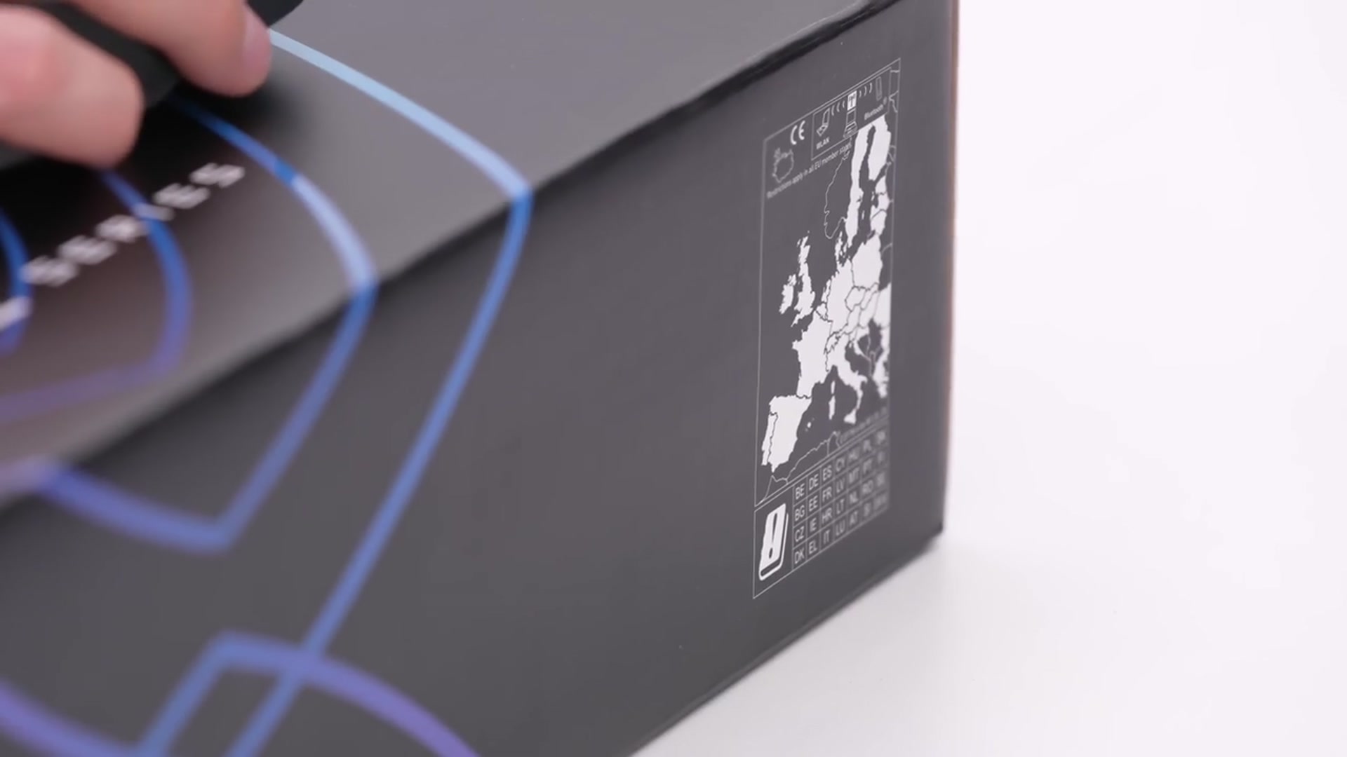 'Video thumbnail for MSI Raider GE67 HX Gaming Laptop Unboxing'