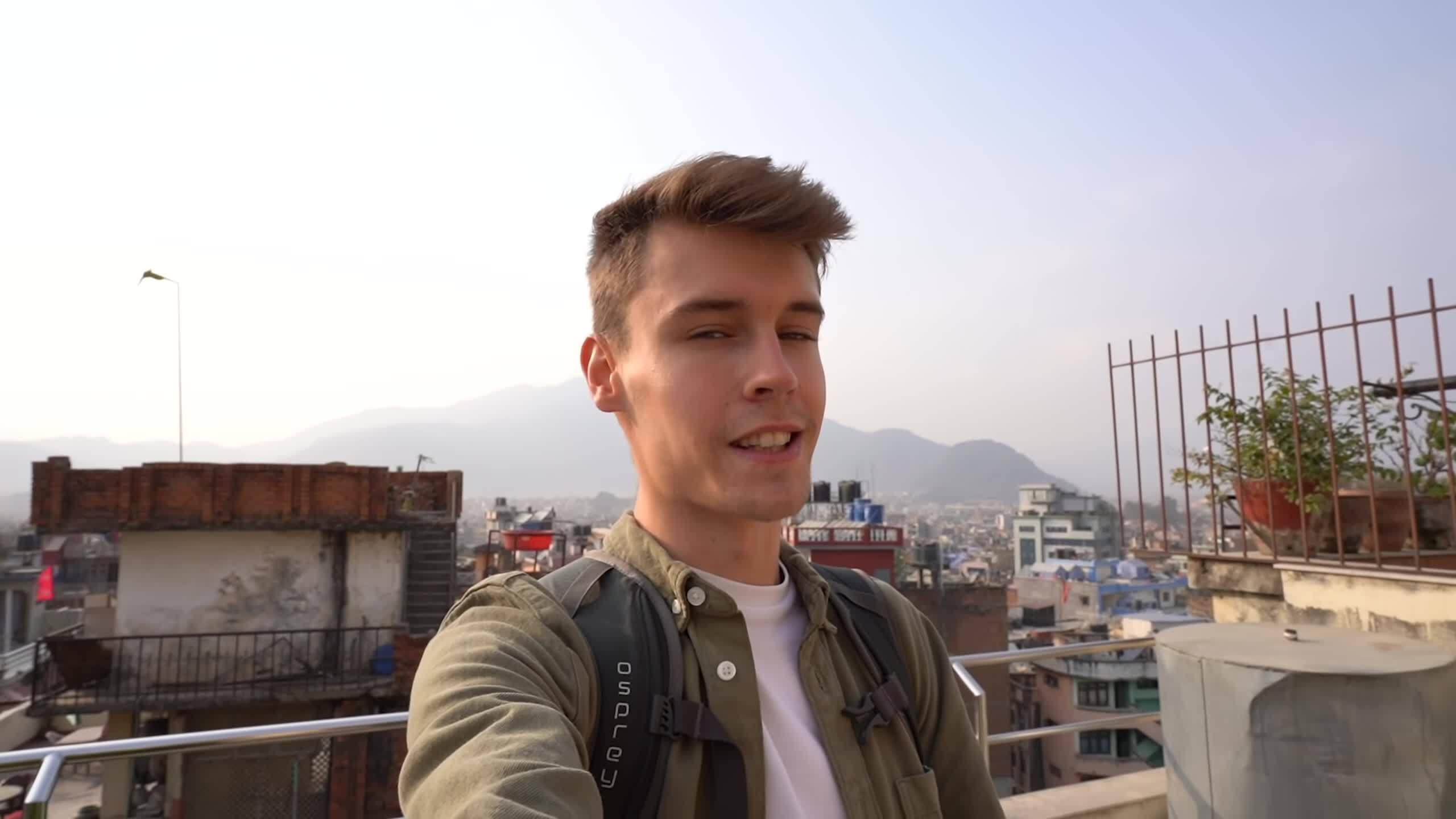 Video thumbnail for English guy trying to learn URDU in one hour because he wants to move to Pakistan
