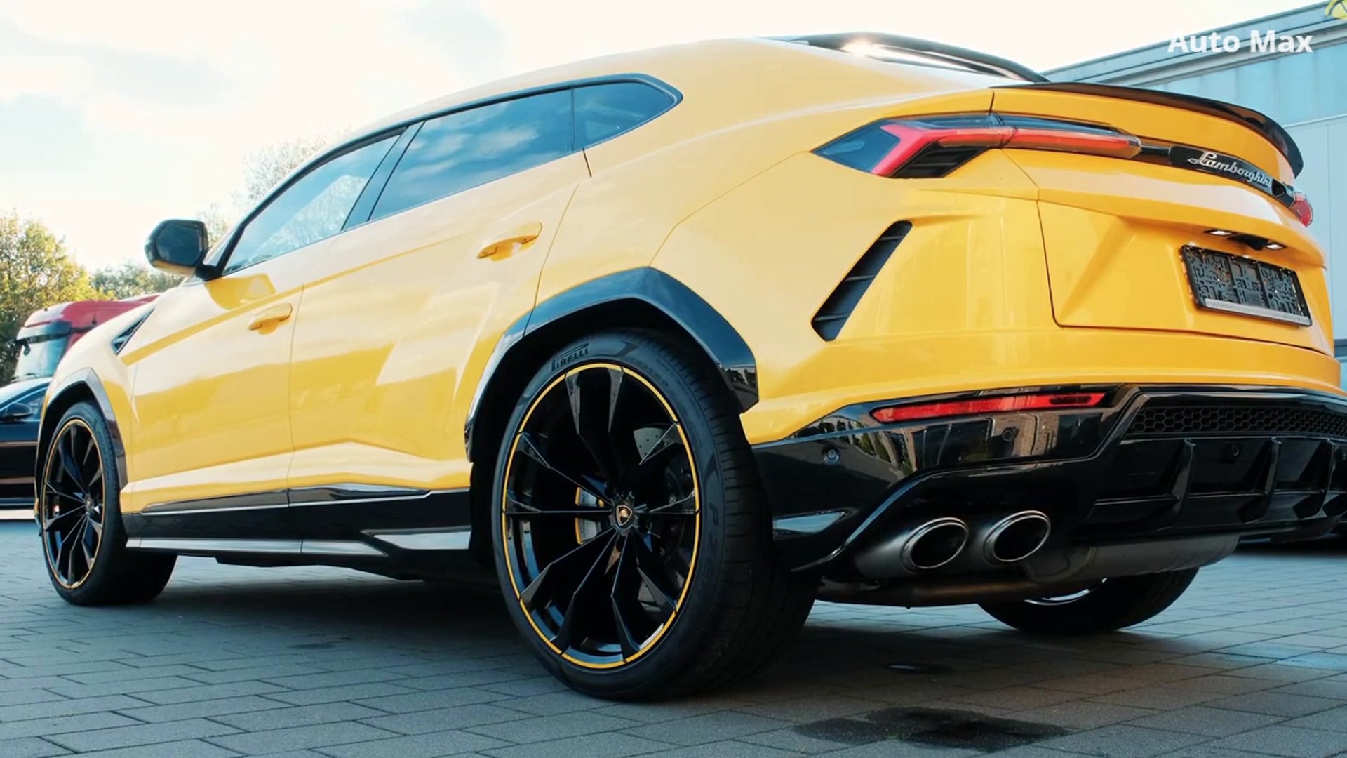 Video thumbnail for Lamborghini Urus