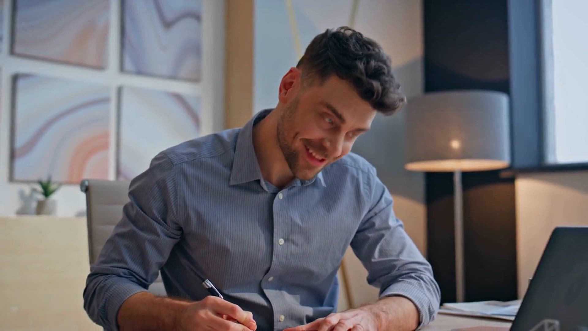 'Video thumbnail for Master Free Writing Prompts: Easy Tutorials to Spark Creativity!'