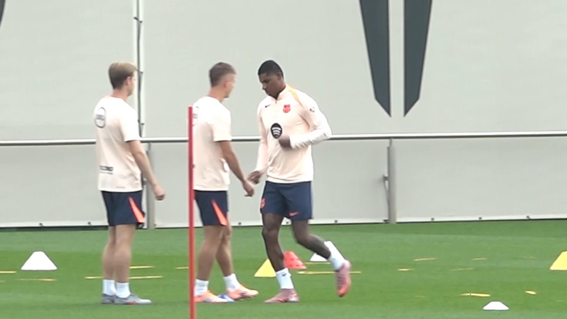 Video thumbnail for On-form Rashford leads Barcelona training ahead of La Liga match against Sevilla