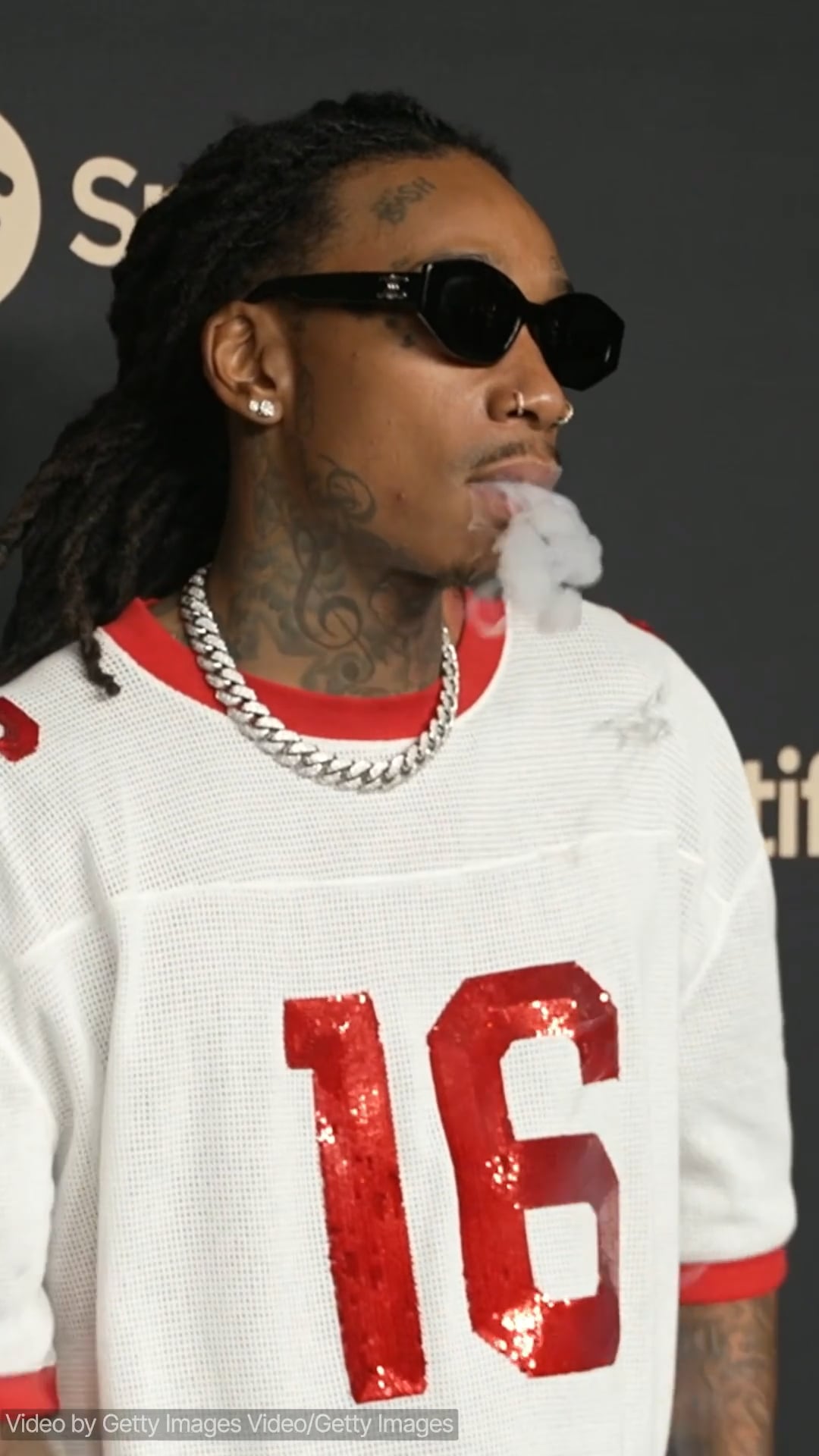 Video thumbnail for Wiz Khalifa Smokes HOW MUCH?!!.