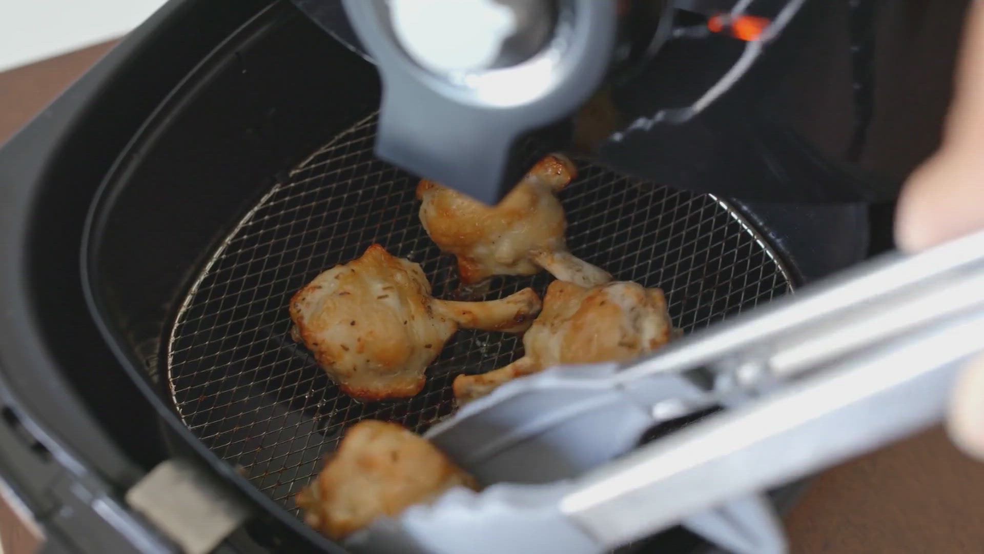 Video thumbnail for Navigating the Risks of Air Fryers: Uncovering the Acrylamide Conundrum