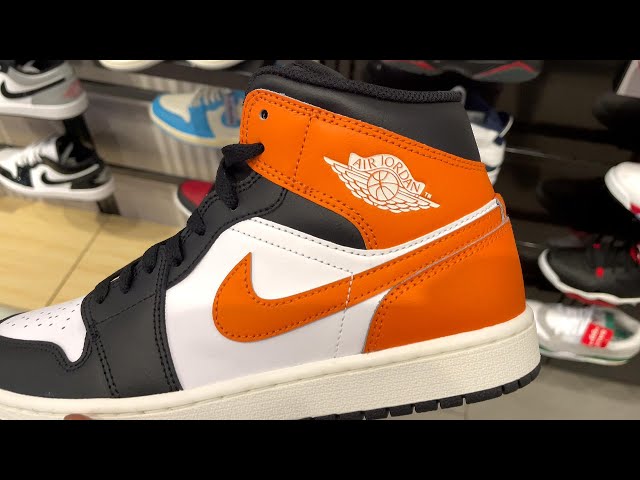 Video thumbnail for Shattered Legacy! Air Jordan 1 Mid “Shattered Backboard” Quick Look