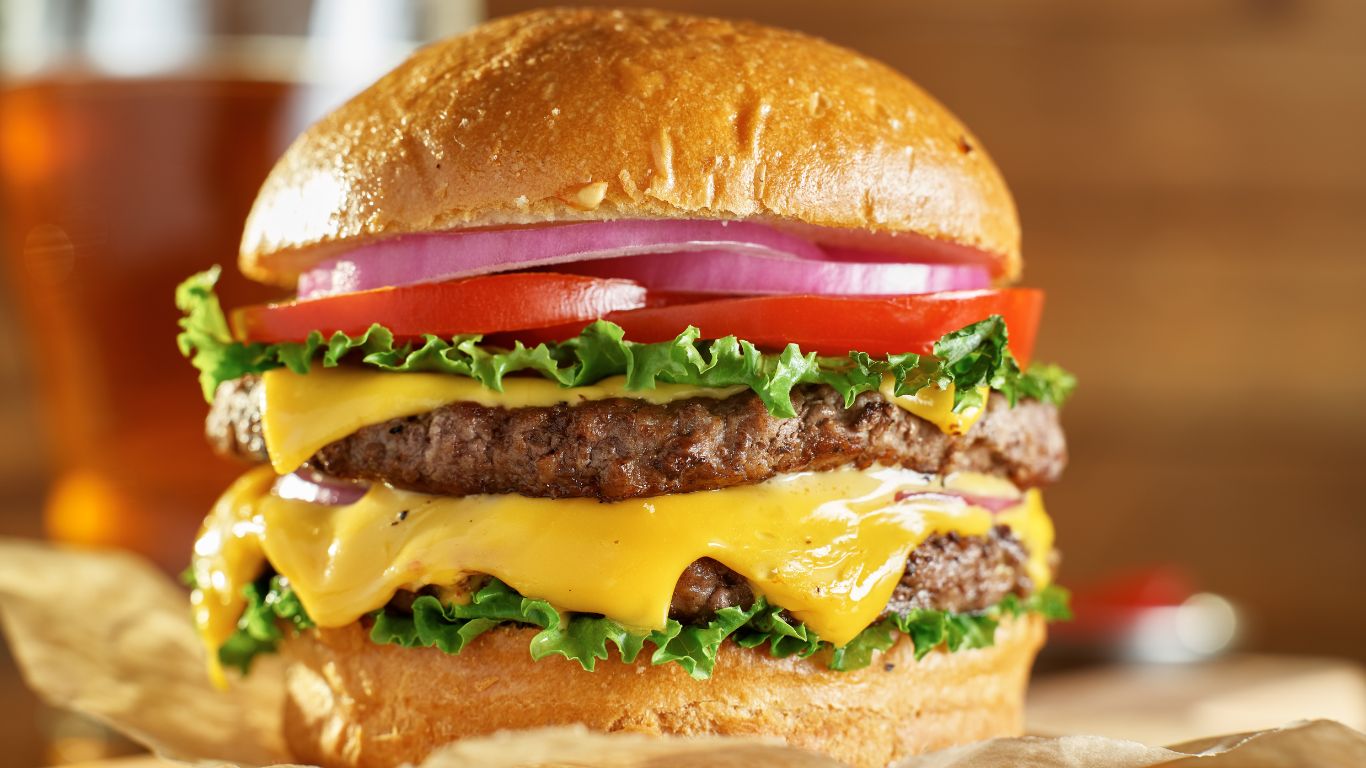 'Video thumbnail for Easy Recipe for Classic Beef Burger'
