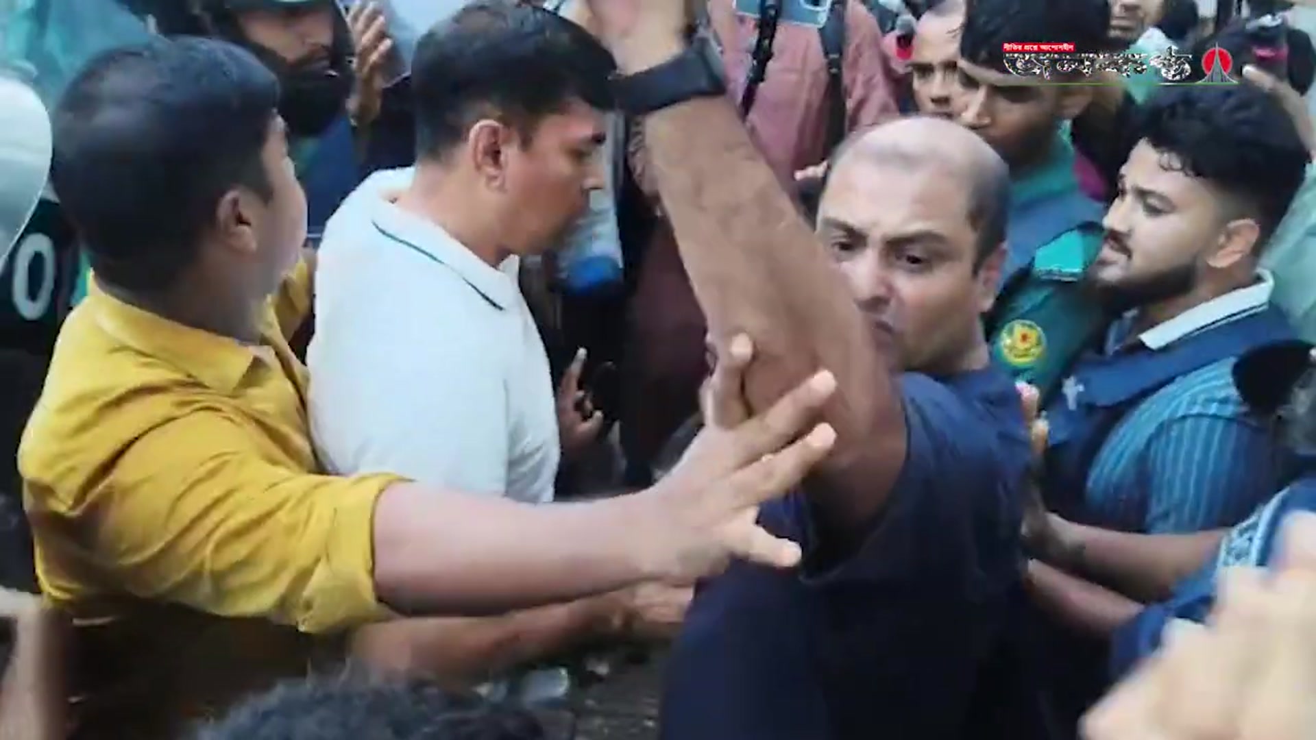 'Video thumbnail for "শাহবাগে শিক্ষার্থীদের সঙ্গে পুলিশের হাতাহাতি" | News | Janakantha'