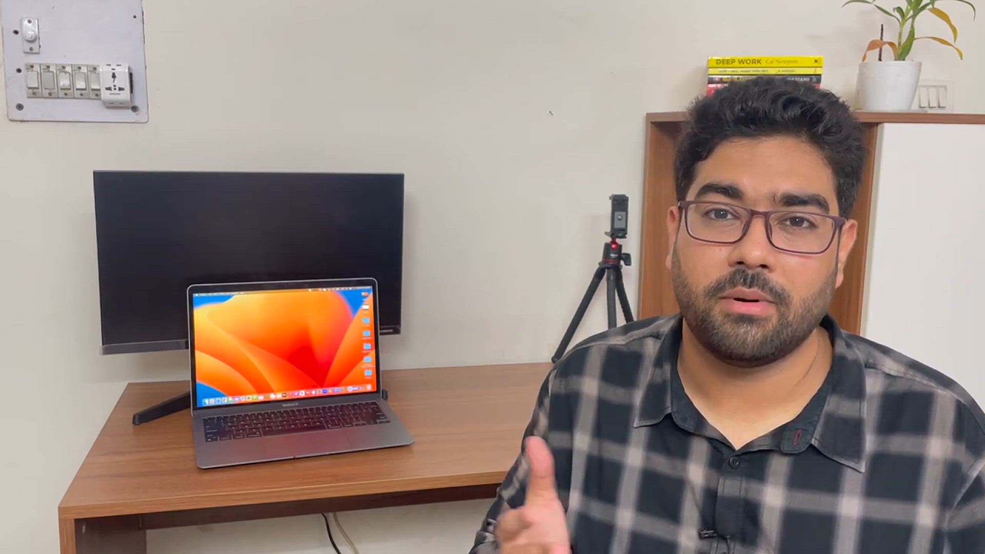 'Video thumbnail for How to Add a Content Writer in WordPress_ Give Writer a Separate Account in your Blog! (हिंदी में)'