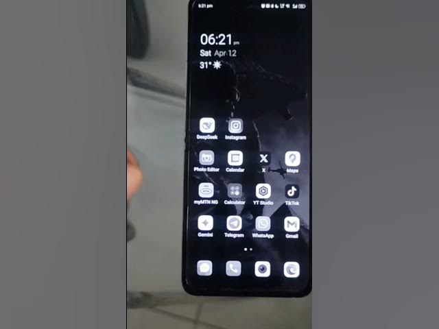 Video thumbnail for Using my phone with a Grayscale (black and white) screen #grayscale #grayscalescreen #monochrome